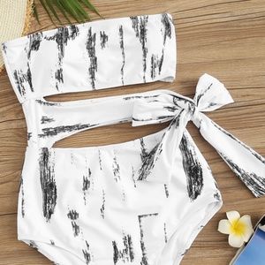 Cut-out Side Bandeau One piece swimsuit